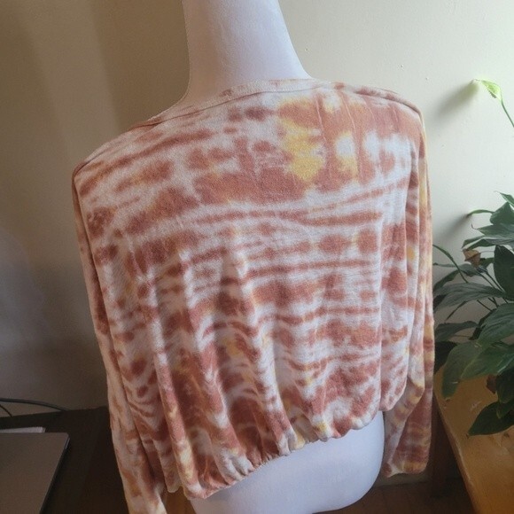 LNA Tie Dye Long Sleeve Bubble Hem Blouse Size Small - Picture 8 of 8